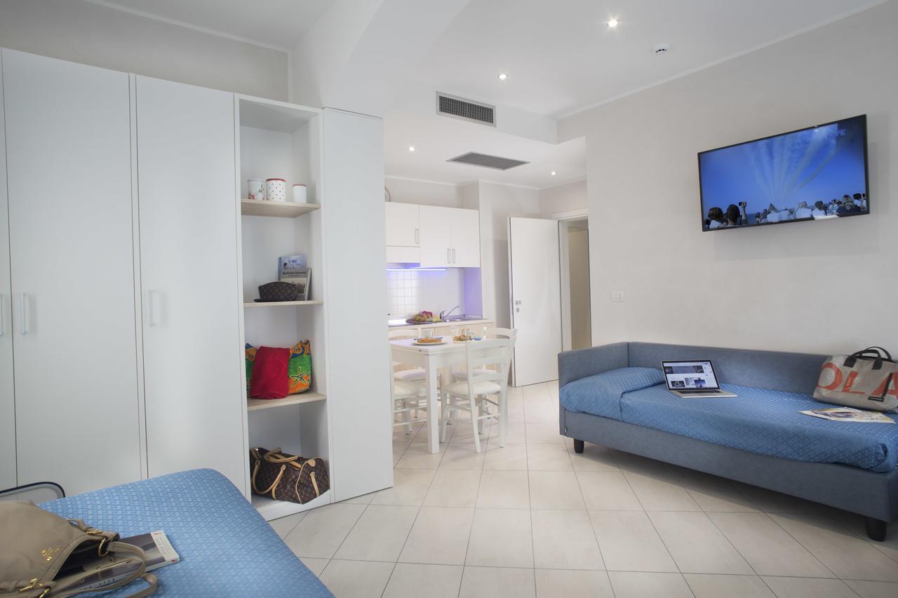 White Suite & Apartments เบลลาเรีย-อีเจอา มารีนา ภายนอก รูปภาพ
