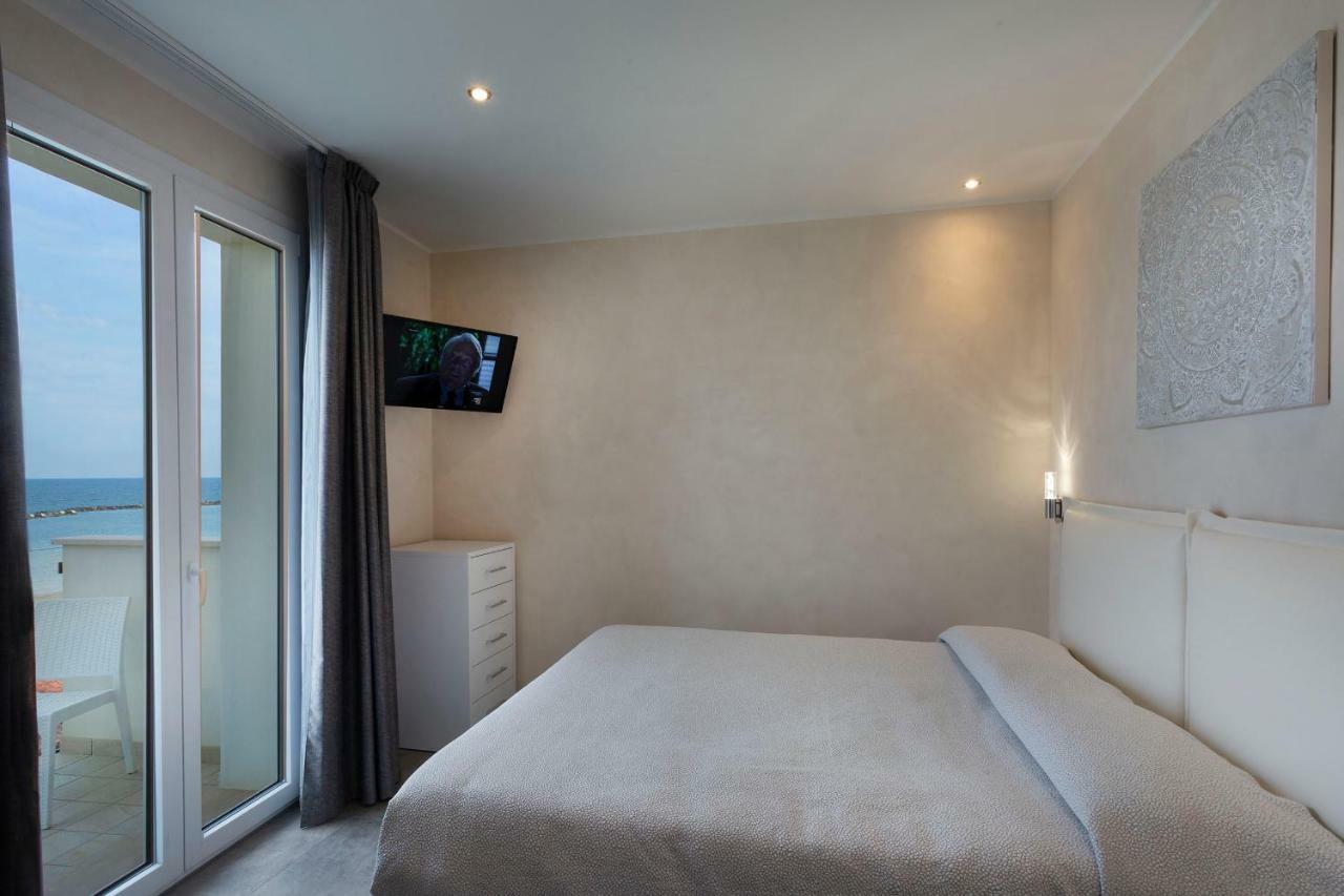 White Suite & Apartments เบลลาเรีย-อีเจอา มารีนา ภายนอก รูปภาพ
